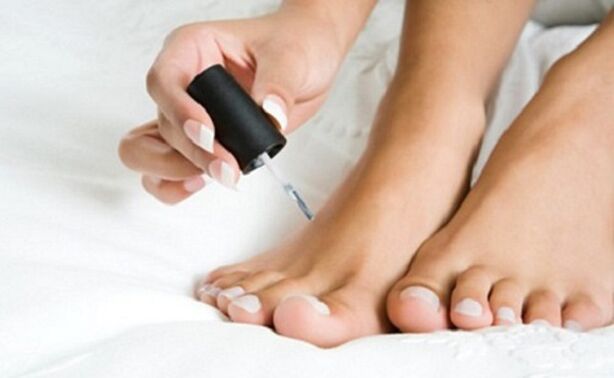 Curative varrane from the nail fungus